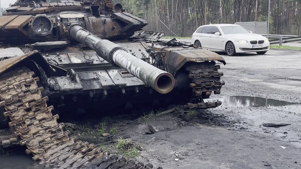 Highway to Kiev: Russian tank didn't make it